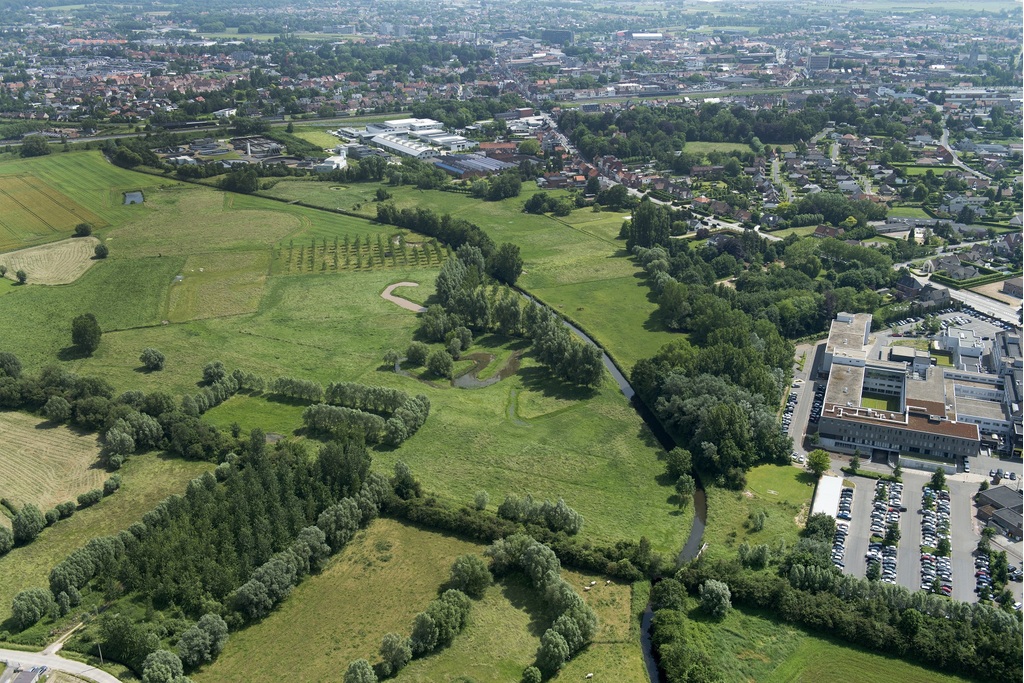 Luchtfoto van de Gaverbeek nabij Harebeke